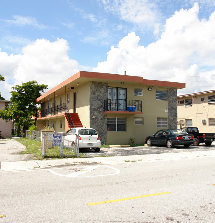 40 W 4th St in Hialeah, FL - Building Photo