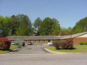 305 Horseshoe Dr in Greenville, NC - Building Photo