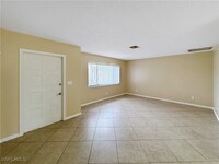 1824 Viscaya Pkwy in Cape Coral, FL - Foto de edificio - Building Photo