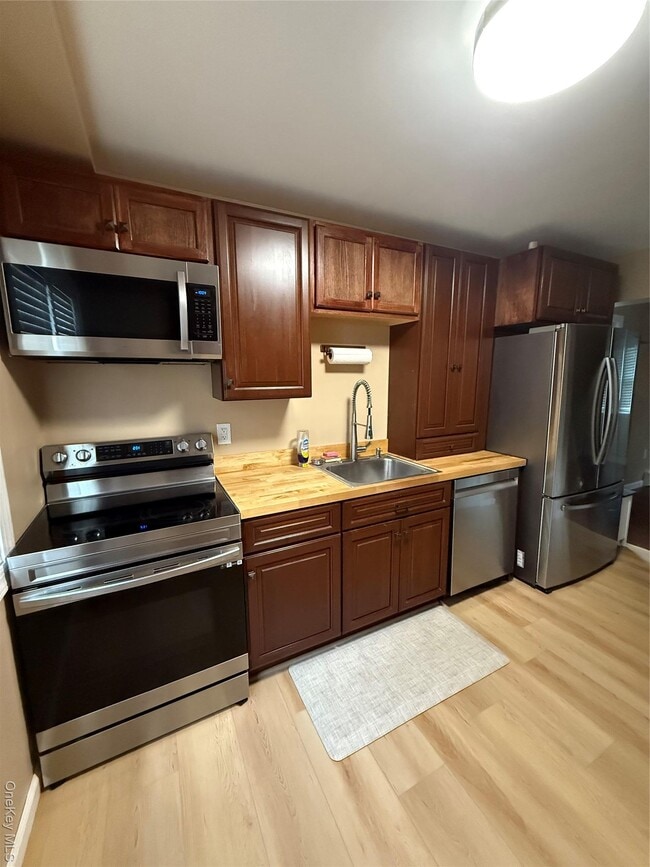 property at 10 Lloyd St