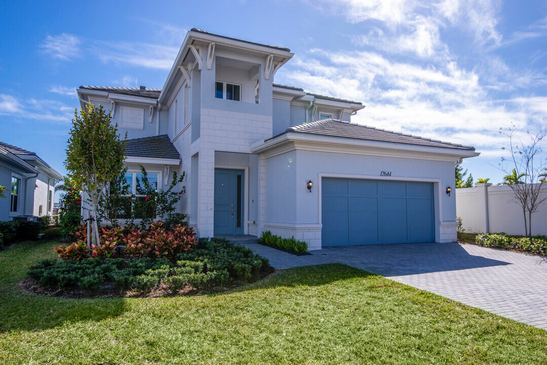 12644 Nautilus Cir in Palm Beach Gardens, FL - Building Photo