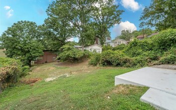 935 Somerset Dr in Charleston, WV - Foto de edificio - Building Photo