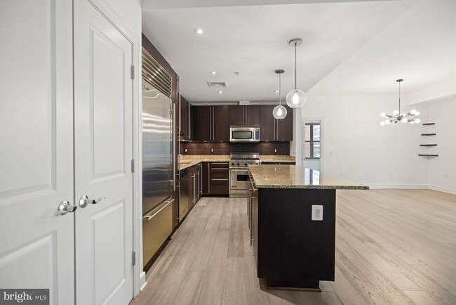 2425 L St NW in Washington, DC - Foto de edificio - Building Photo