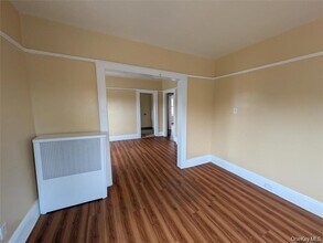 257-15 148th Ave, Unit 2nd fl in Queens, NY - Building Photo - Building Photo