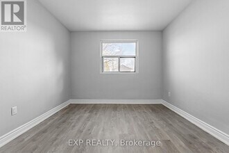 744-744 Lincoln St in Welland, ON - Building Photo - Building Photo