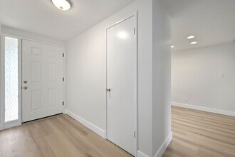 1061 Rickenbacker St in San Jose, CA - Building Photo - Building Photo