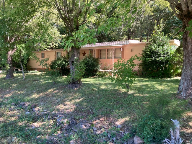 1500 Blue Springs Rd in Elizabethton, TN - Building Photo - Building Photo
