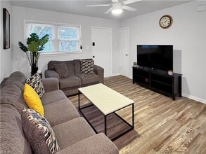 2304 Wake Forest St in Virginia Beach, VA - Foto de edificio - Building Photo