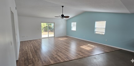 152 Fenimore Ln, Unit B in Palm Coast, FL - Foto de edificio - Building Photo