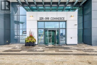 225 Commerce St in Vaughan, ON - Building Photo - Building Photo