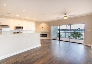 401 Lakeside Ln in Houston, TX - Building Photo - Building Photo