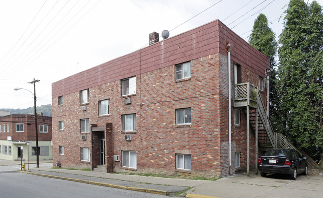 210 Center Ave in Pitcairn, PA - Building Photo - Building Photo