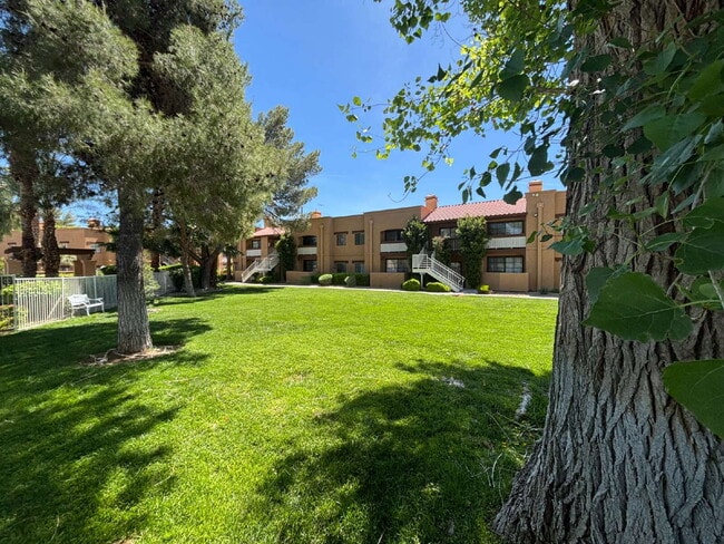 5122 S Jones Blvd in Las Vegas, NV - Building Photo - Building Photo