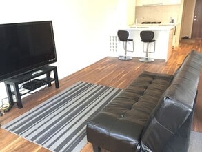 1025 5 Ave SW in Calgary, AB - Building Photo - Building Photo