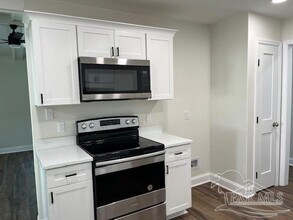 2270 Fairburn St in Pensacola, FL - Building Photo - Building Photo