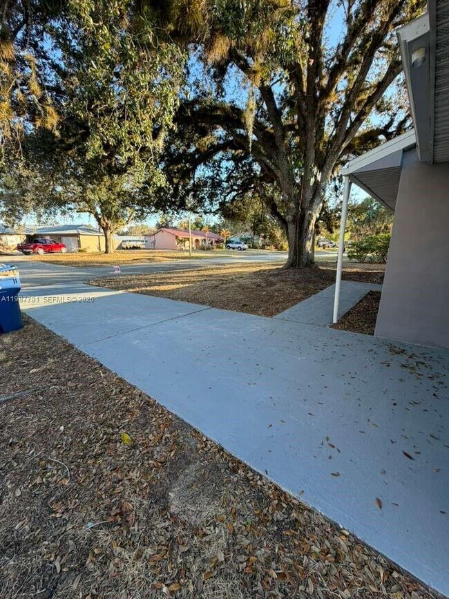 4030 School Cir in La Belle, FL - Building Photo - Building Photo