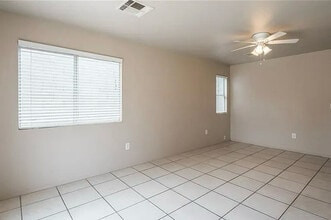 3747 Nairobi Ln in North Las Vegas, NV - Building Photo - Building Photo