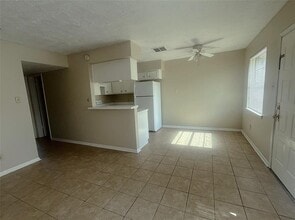 13573 Castilian Dr in Houston, TX - Building Photo - Building Photo