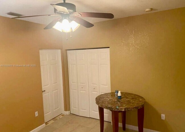 1561 SE 17th Ave in Homestead, FL - Building Photo - Building Photo