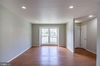 9709 Lakepointe Dr in Burke, VA - Building Photo - Building Photo