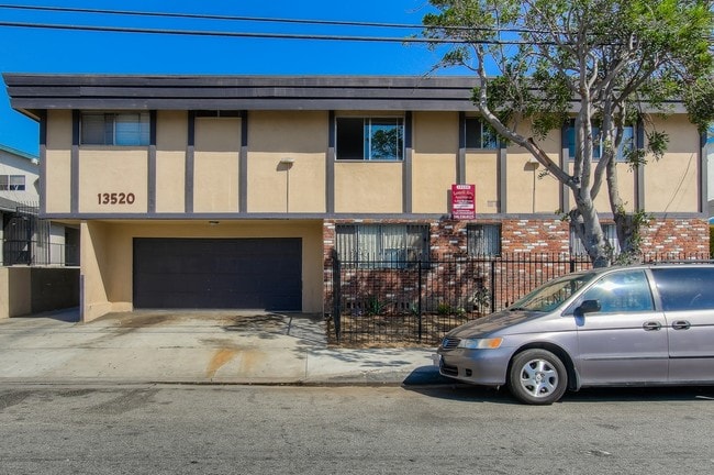 13520 Lemoli Ave. in Hawthorne, CA - Building Photo - Building Photo