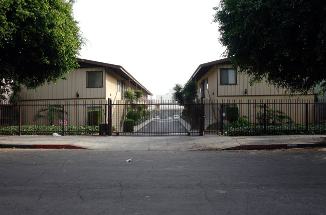 810-814 N Eucalyptus Ave in Inglewood, CA - Building Photo - Building Photo