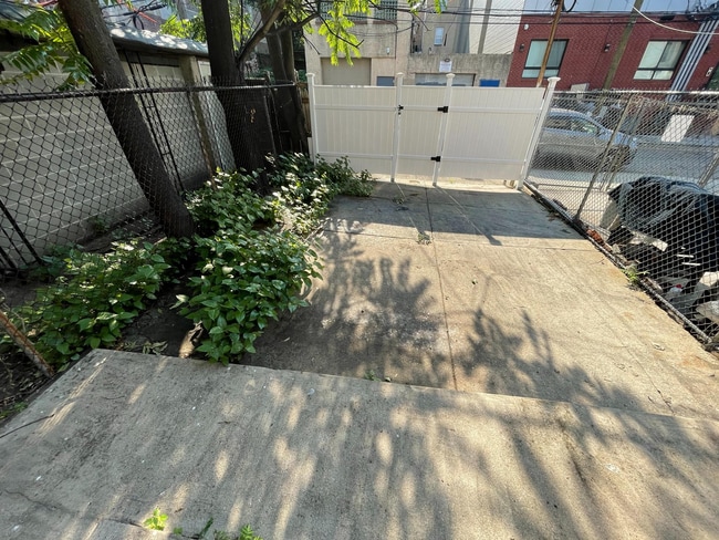 2238 N Park Ave photo'