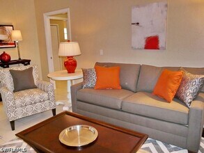 264 Castaways St in Marco Island, FL - Building Photo - Building Photo