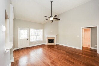 336 Baldwin Ct in Newnan, GA - Foto de edificio - Building Photo