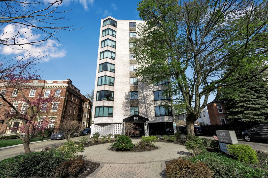849 Delaware Ave, Unit 301 in Buffalo, NY - Building Photo