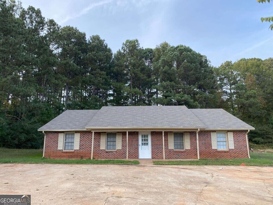 210 Plum Orchard Rd in Covington, GA - Building Photo