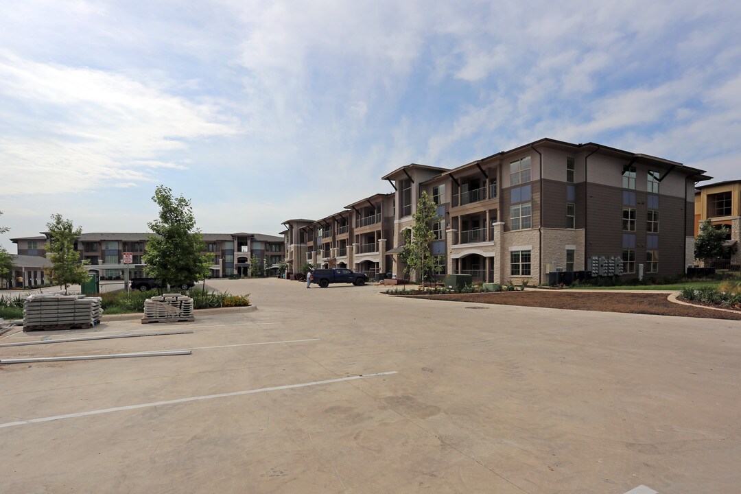 Legacy Creekside Apartments in San Antonio, TX - Building Photo