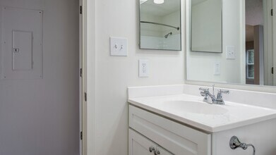 Burke Shire Commons in Burke, VA - Building Photo - Building Photo