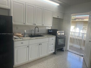 845 W 29th St in Hialeah, FL - Foto de edificio - Building Photo