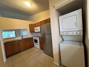 2431 NW 56th Ave in Lauderhill, FL - Building Photo - Building Photo