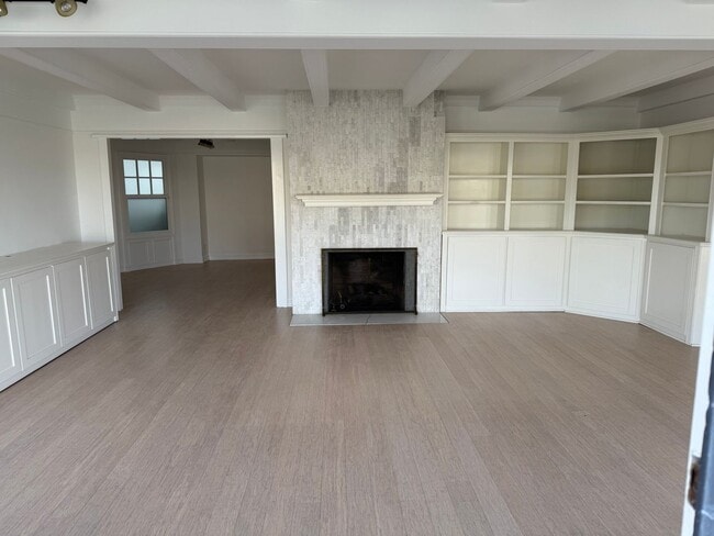 105 Edgewater Pl in Newport Beach, CA - Building Photo - Building Photo