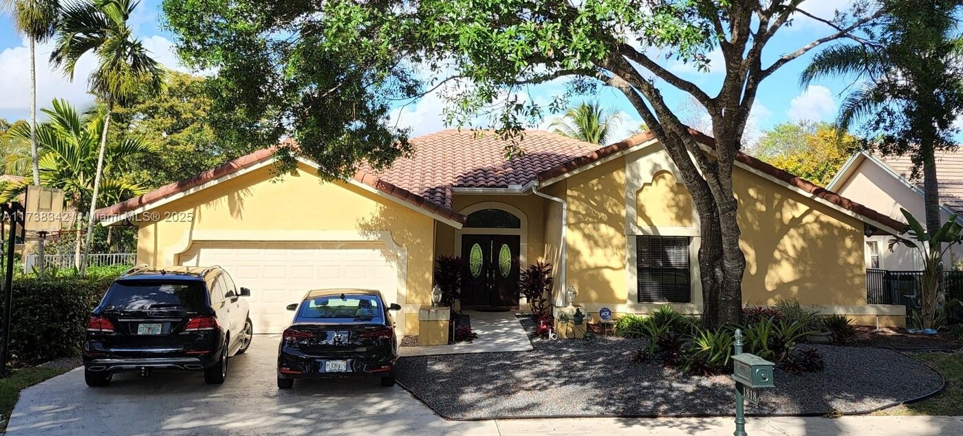 1818 Park Ave in Weston, FL - Building Photo