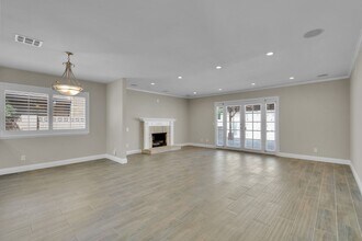 20111 Lakemore Dr in Santa Clarita, CA - Building Photo - Building Photo