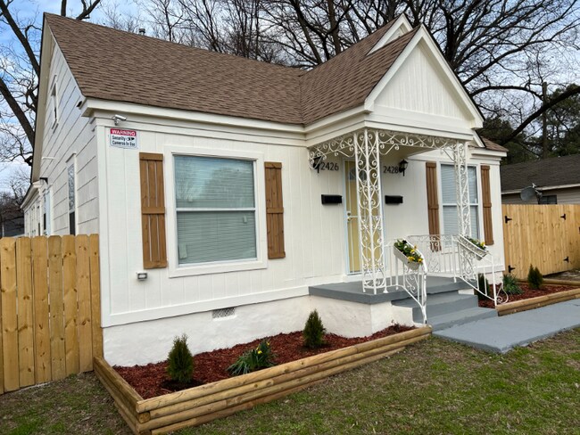 2426 Lamar Cir in Memphis, TN - Building Photo - Building Photo