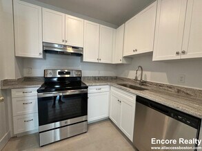 7 Greenville St, Unit 3 in Boston, MA - Building Photo - Building Photo