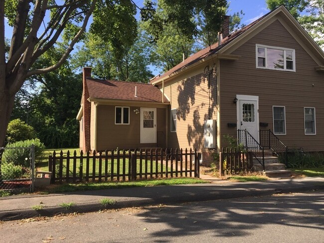 property at 8 North St