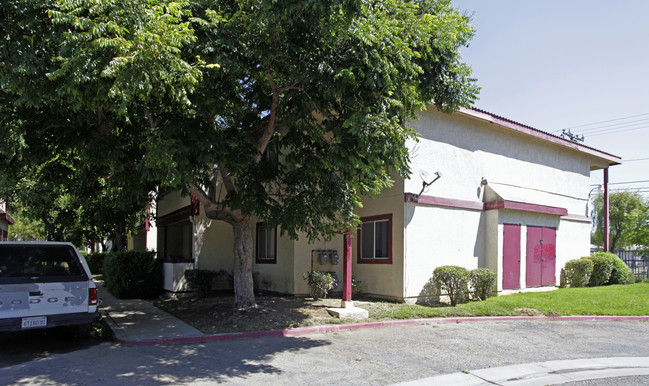 Juniper Terrace in Fontana, CA - Building Photo - Building Photo