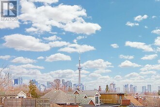 911 Dovercourt Rd in Toronto, ON - Building Photo - Building Photo