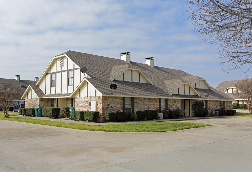 BenchMark Villas in Denton, TX - Foto de edificio