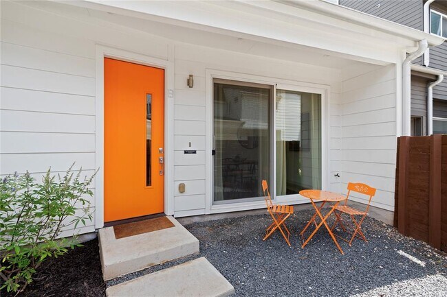 2500 Southland Dr in Austin, TX - Building Photo - Building Photo