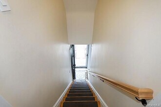 926 2nd Ave, Unit 2nd Floor in Franklin Square, NY - Foto de edificio - Building Photo