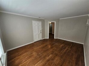 6535 Latta St in Dallas, TX - Foto de edificio - Building Photo