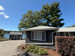 5 Norton Way, Unit Lakefront 1 Bdr. Apt. in Shrewsbury, MA - Foto de edificio - Building Photo