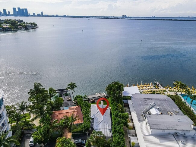 8 Century Ln in Miami Beach, FL - Building Photo - Building Photo