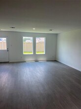 25653 Rose Creek Dr in Cleveland, TX - Foto de edificio - Building Photo